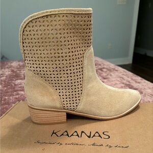 KAANAS -Warsaw perforated Bootie - size 7 Nutmeg